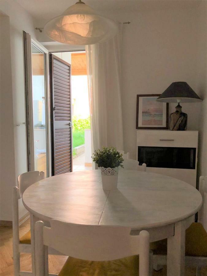 Апартаменти Apartman Gloria Малий Лошинь Екстер'єр фото